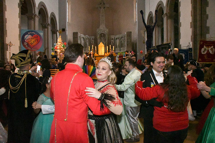 Bei der Schunkelmesse durfte auch getanzt werden am 15.01.2023 (©Foto. Ingrid Grossmann)